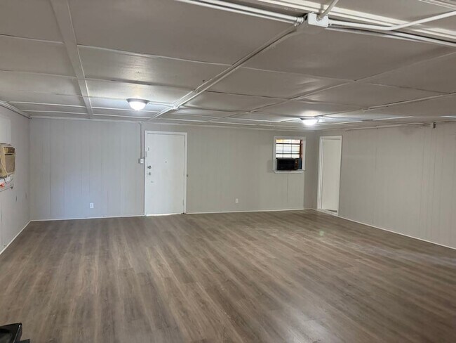 Building Photo - 6139 Belcrest St