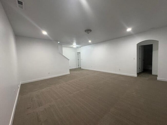 Building Photo - 6354 Upland View Dr