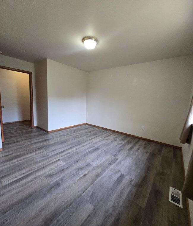 Building Photo - 3 Bed, 2 Bath Craftsman Style Home - Great Location in Port Townsend!
