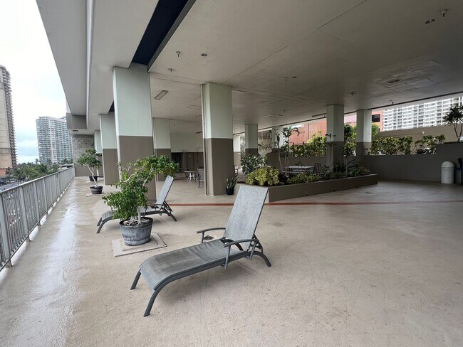 Building Photo - 1329