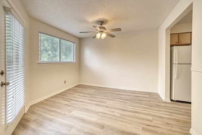 Building Photo - 3713 S Gekeler Ln