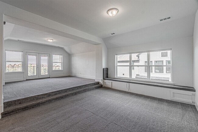 Building Photo - 4878 Limousine Ln