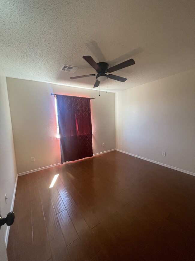 Building Photo - 1832 Shreya St