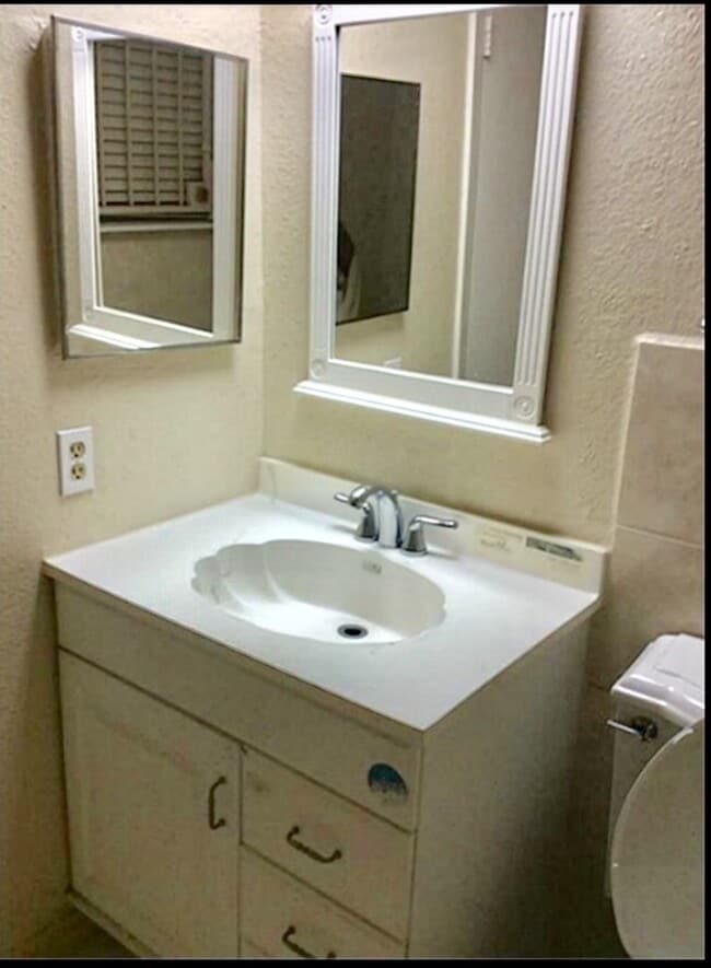 Building Photo - 6310 S Briar Bayou Dr