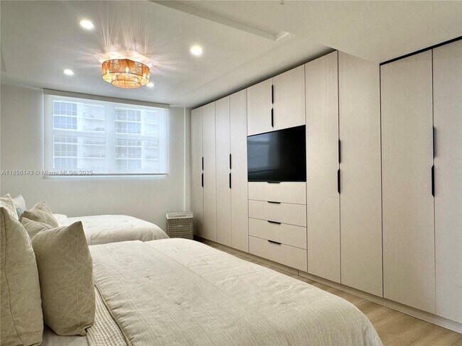 Building Photo - 3001 S Ocean Dr
