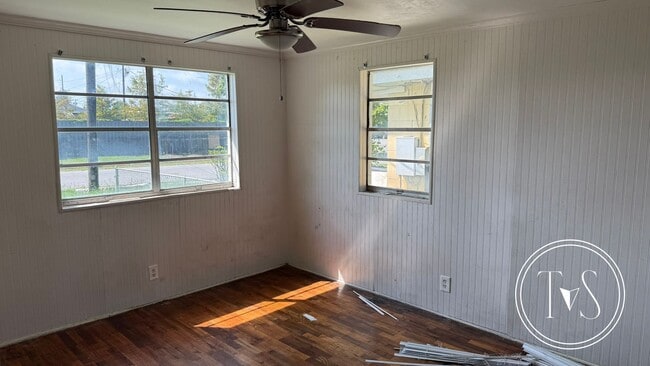 Building Photo - RATE DROP ALERT (was $1600/month)!