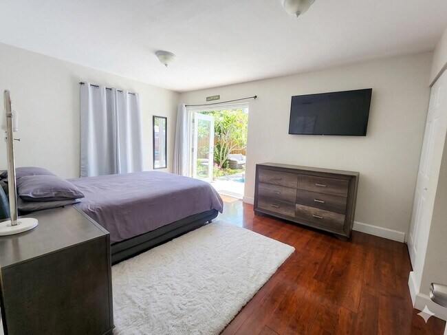 Building Photo - 3440 SW 20th St