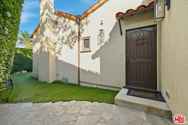 Building Photo - 5995 Saturn St