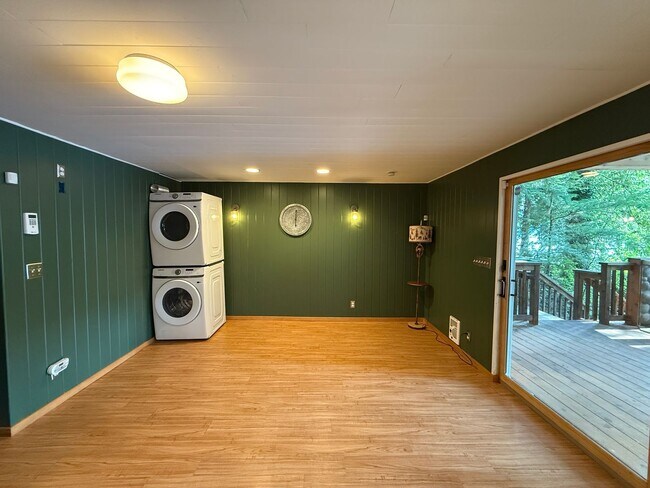 Building Photo - Private Lakefront Cabin for Rent