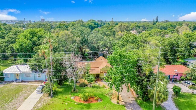 Building Photo - Charming Three bedroom one bath with huge backyard