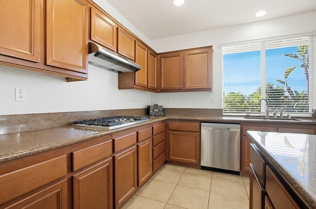 Building Photo - 1059 Vista Pointe Blvd