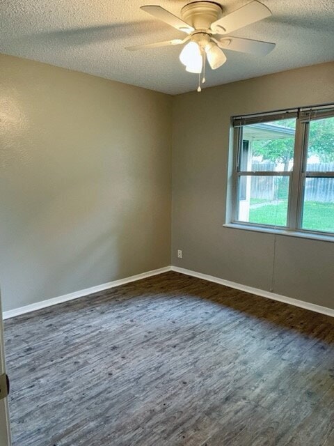 Building Photo - 3 bedroom 2 bath in quiet neighborhood