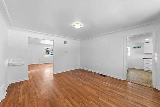 Building Photo - This Renovated Lakewood Ranch is perfect f...