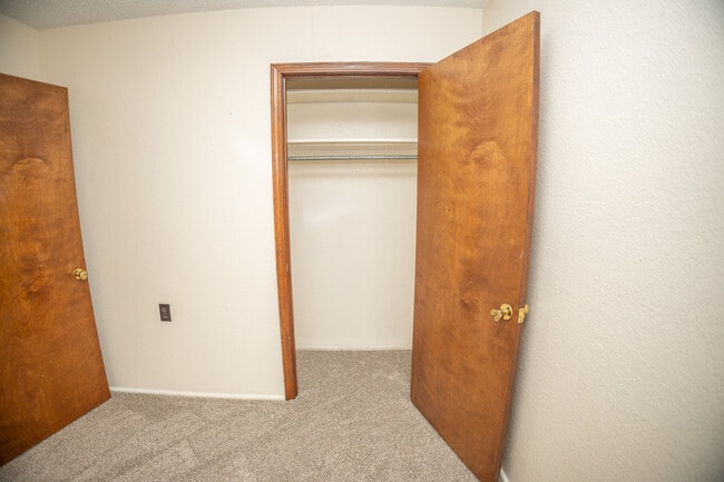 Building Photo - 115 Traci Dr