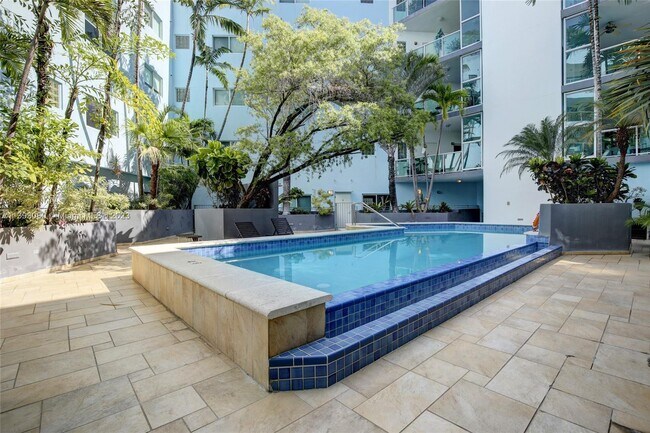 Building Photo - 2699 Tigertail Ave