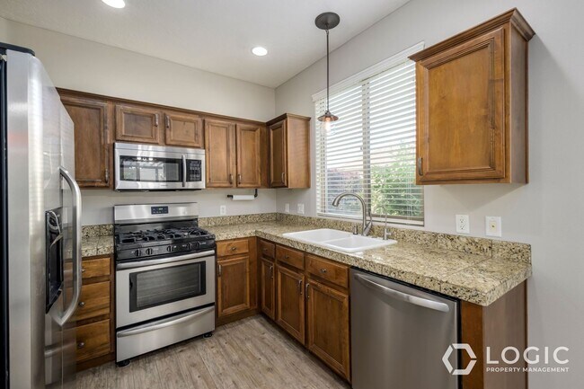 Building Photo - 2445 E White Horse Dr