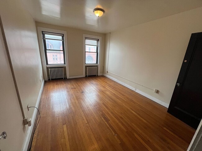 Building Photo - 192 Lark St