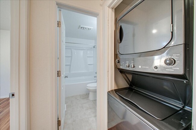 Building Photo - 740-742 Pennsylvania St