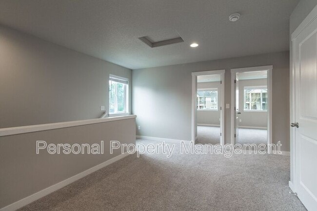 Building Photo - 4811 NE 37th Ct
