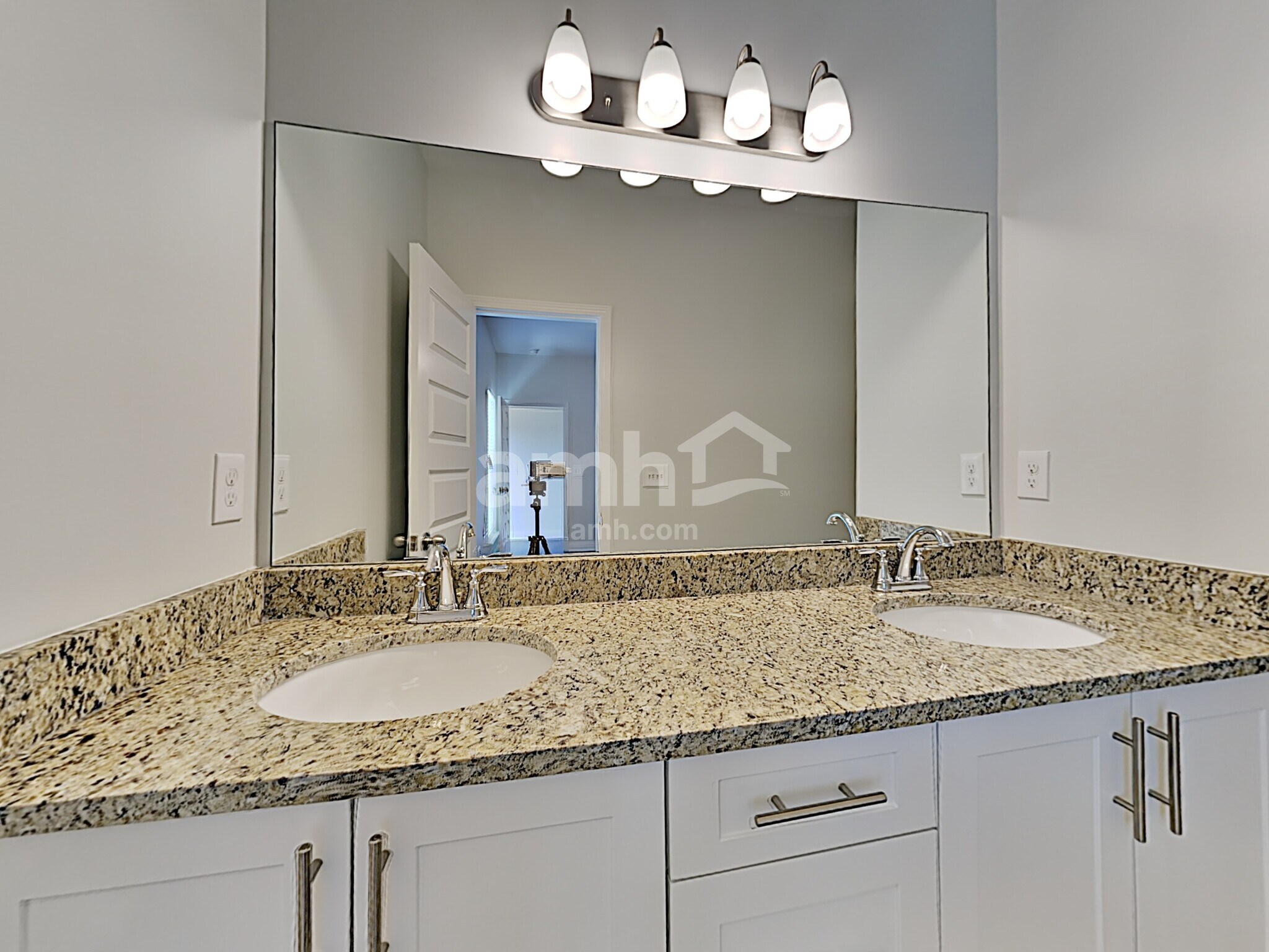 Building Photo - 5512 Central Grove Sq