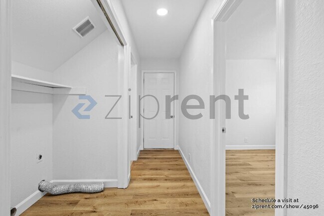 Building Photo - 1275 Sweetbrier Pl