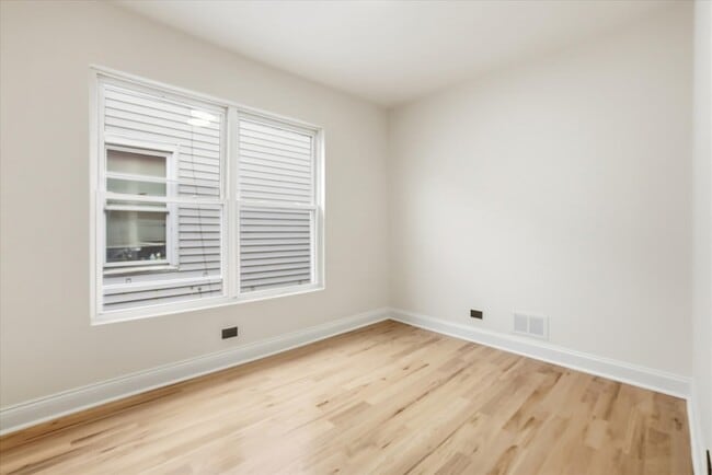 Building Photo - 5415 S Hoyne Ave