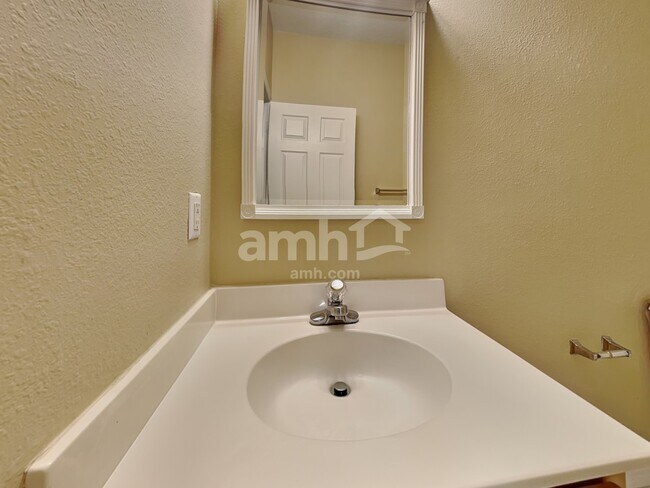 Building Photo - 10424 Frog Pond Dr