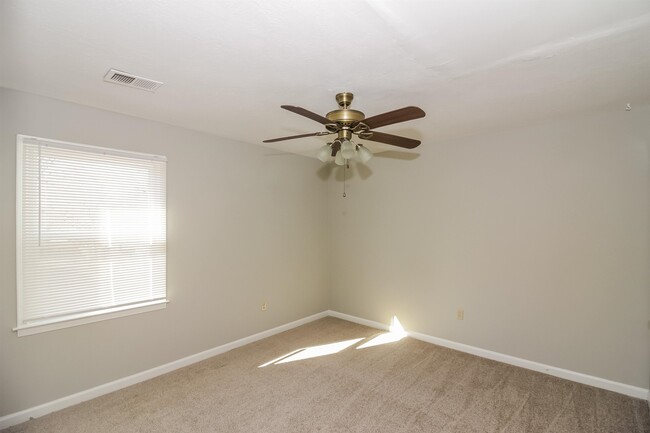 Building Photo - 4415 Bunker Hill Dr