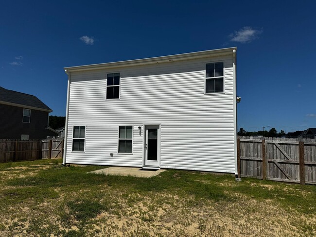 Building Photo - 4 Bedroom 2.5 Bathroom