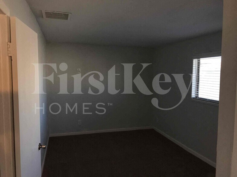 Building Photo - 9808 N 47th Ave