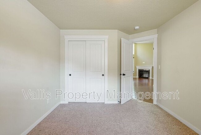 Building Photo - 2387 Equestrian Loop S
