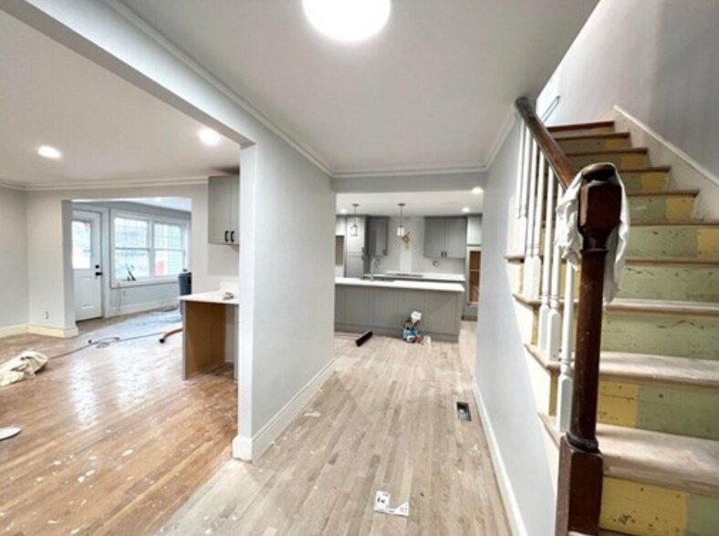 Building Photo - 171 Forest St