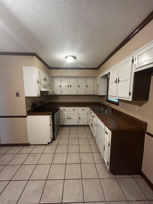 Building Photo - 500 Bedlington Dr