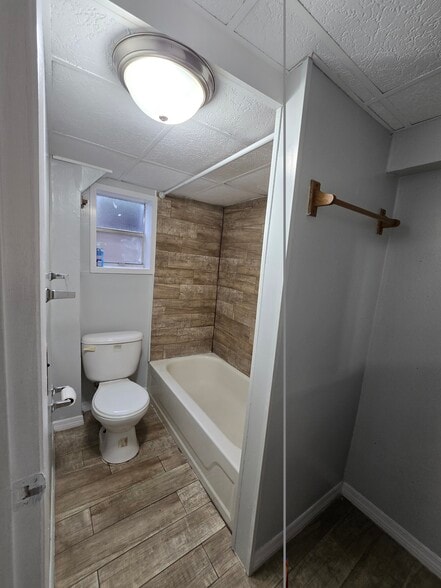 Building Photo - 7107 Arlet Dr