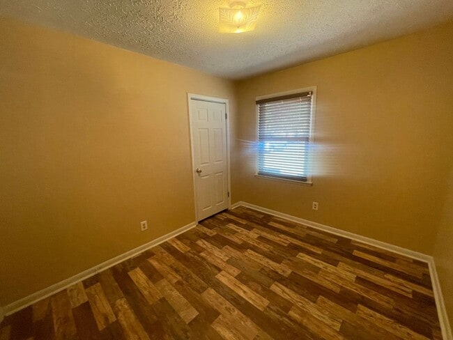 Building Photo - 917 Johnson St