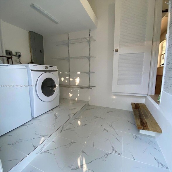 Building Photo - 951 NE 116th St