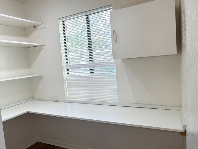 Building Photo - Charming Condo Near Monterey Coast