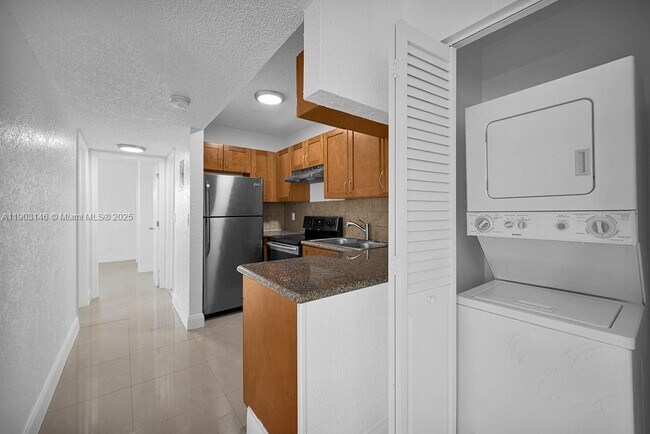 Building Photo - 653 Kathy Ct