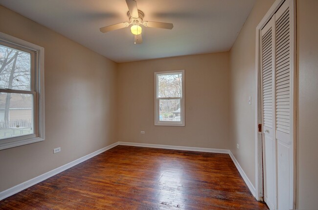 Building Photo - Charming updated 2 bd 1 ba bungalow