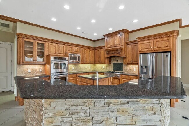 Building Photo - "Luxurious 5-Bed, 4-Bath Retreat in Grapevine - Expansive 4,428 Sq. Ft. Haven in Carroll ISD!"