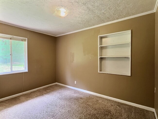 Building Photo - 3 Bed, 1 Bath in Montgomery close to Maxwell!