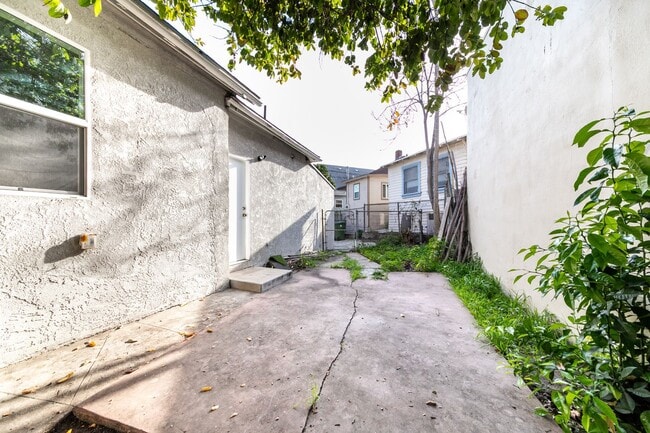 Building Photo - 1510 E Cesar E Chavez Ave