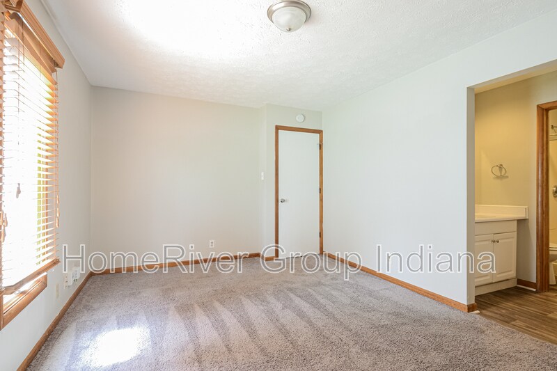 Building Photo - 712 Daffon Dr