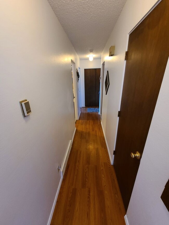 Building Photo - 2823/25 Shan Dr. Duplex