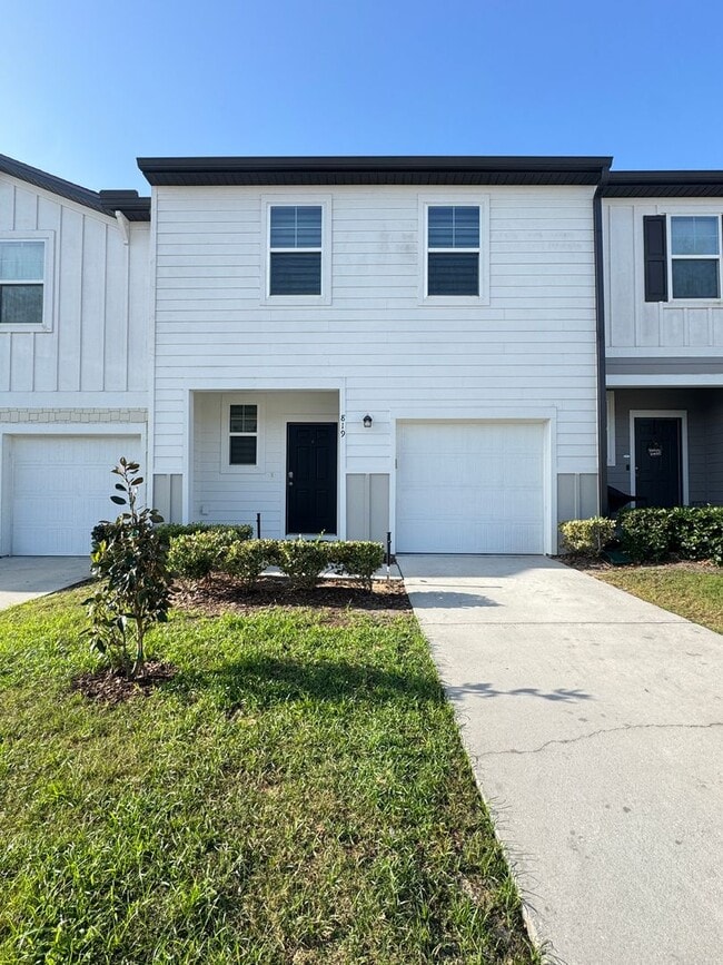 Building Photo - Your Dream Home Awaits in the Heart of Dav...