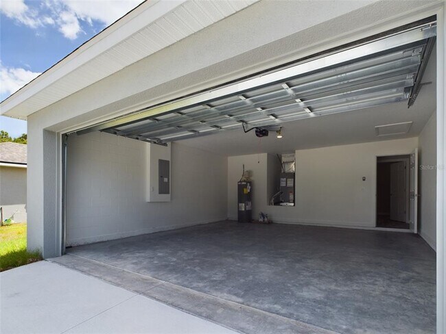 Building Photo - 13215 SW 77th Ave