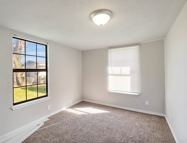 Building Photo - 741 Vine St