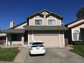 Building Photo - Available June 1st -4 Bedroom 2.5 Bath House in M Section of Rohnert Park - SSU Students Welcome