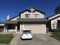 Building Photo - 3 Bedroom 2 Bath House in M Section of Rohnert Park - SSU Students Welcome