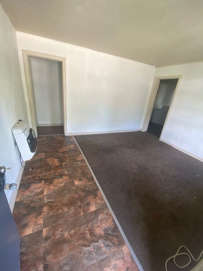 Building Photo - Single-Family Home Available!